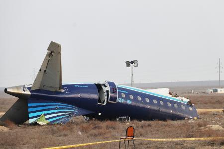 　アゼルバイジャン航空機の墜落現場＝２７日、カザフスタン西部（ゲッティ＝共同）